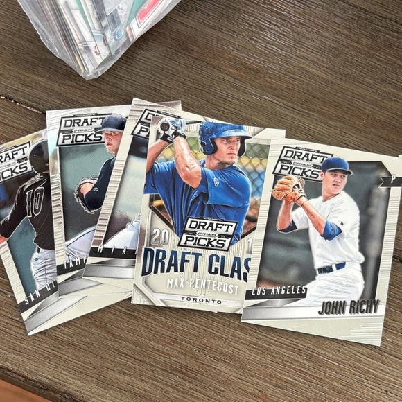 Assorted Baseball Trading Cards - Picture 4 of 16